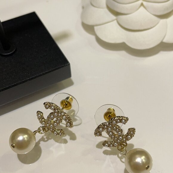 CHANEL Crystal-Embellished Silver Earrings - Picture 5 of 9